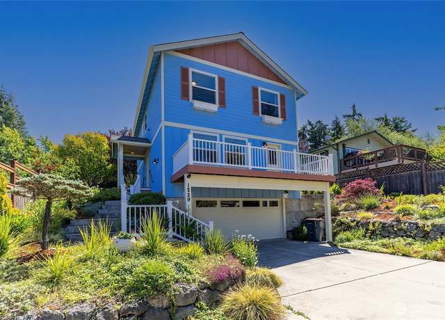 Property at 1229 14th St, Port Townsend, WA 98368, 3 beds, 2.5 baths