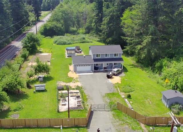 Property at 105 S Johnson Rd, Castle Rock, WA 98596, 3 beds, 2.5 baths