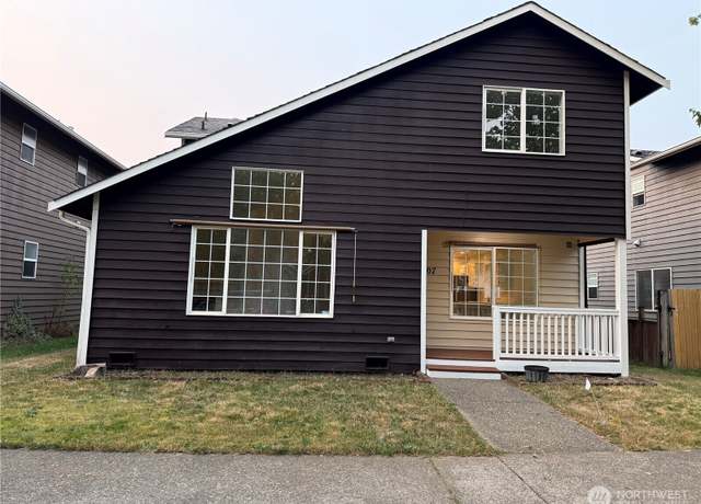 Property at 207 Willow Ave W, Sultan, WA 98294, 3 beds, 2.5 baths