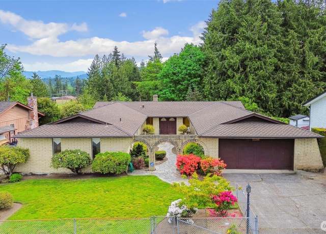 Property at 1035 E Robinhood Dr, Arlington, WA 98223, 3 beds, 2.5 baths