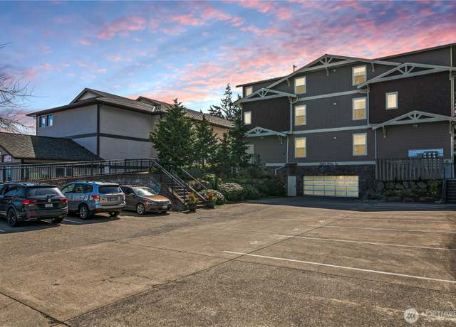 Property at 1109 29th St #203, Anacortes, WA 98221, 2 beds, 2 baths