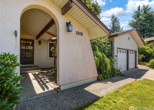 Property at 1908 SE 21st Pl, Renton, WA 98055, 3 beds, 2.5 baths