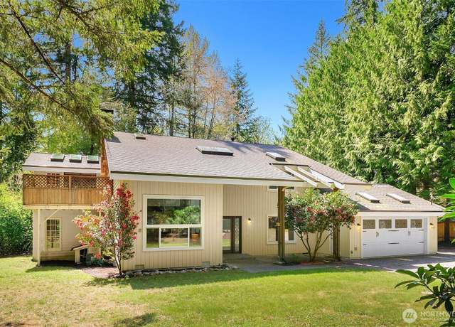Property at 18205 NE 194th St, Woodinville, WA 98077, 4 beds, 2.5 baths