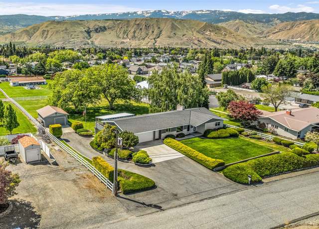 Property at 1920 Glen St NE, East Wenatchee, WA 98802, 2 beds, 3 baths