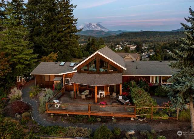 Property at 212 Dow Ridge Dr N, Eatonville, WA 98328, 2 beds, 3 baths