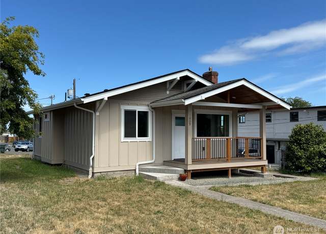 Property at 1009 W 9th St, Port Angeles, WA 98363, 2 beds, 1 bath