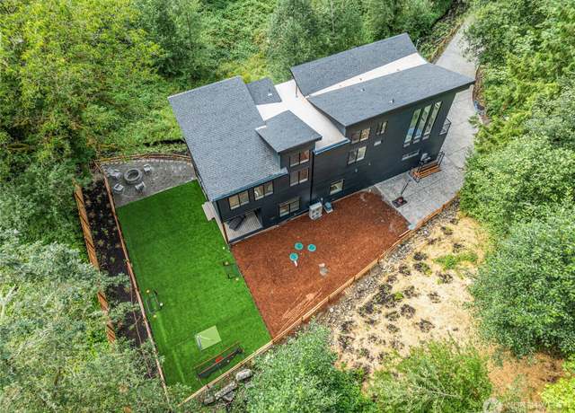 Property at 5512 Preston Fall city Rd SE, Fall City, WA 98024, 3 beds, 3.5 baths