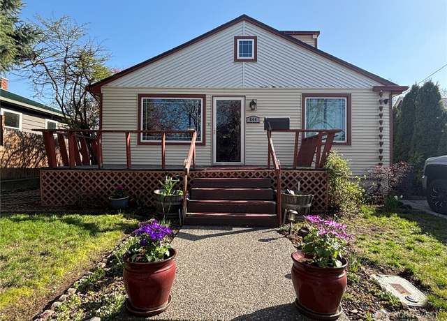 Property at 644 Balm St, Walla Walla, WA 99362, 4 beds, 2 baths