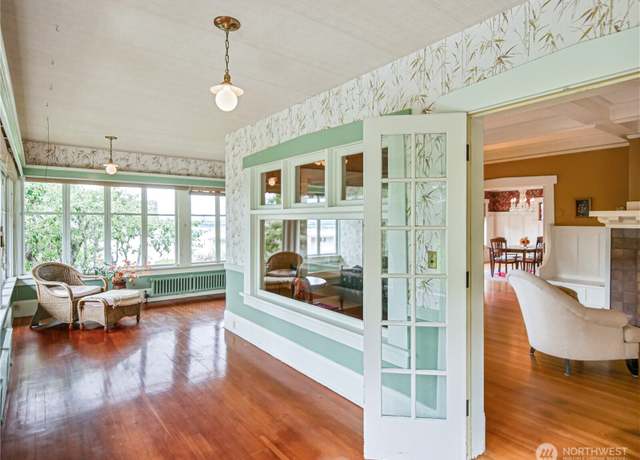 Property at 215 N Forest St, Bellingham, WA 98225, 5 beds, 3.5 baths