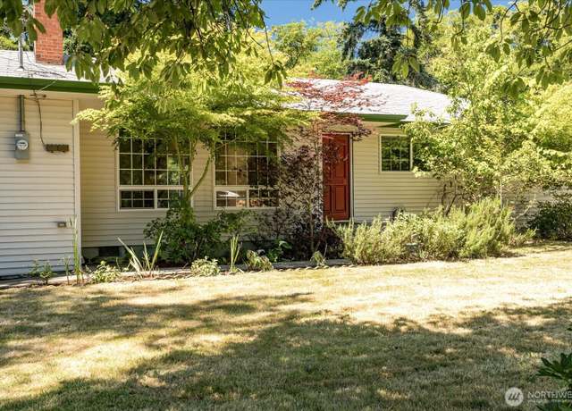 Property at 867 Walker Ave, Oak Harbor, WA 98277, 3 beds, 2 baths