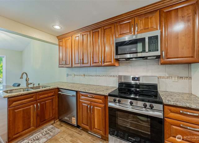 Property at 4164 Factoria Blvd SE Unit B11, Bellevue, WA 98006, 2 beds, 1 bath