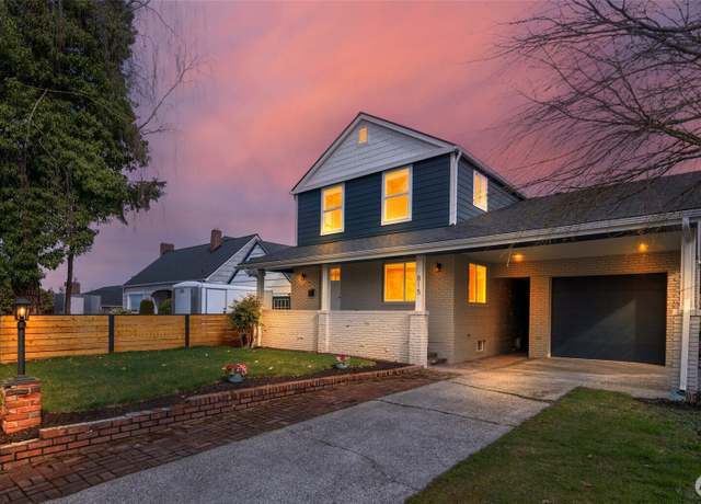 Property at 815 Hoyt Ave, Everett, WA 98201, 3 beds, 2.5 baths