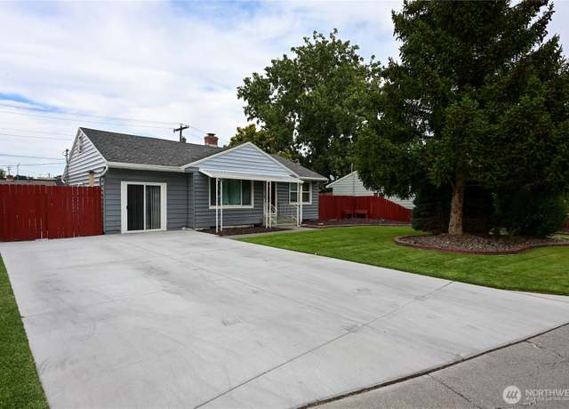 Property at 2310 W 1st Ave, Kennewick, WA 99336, 3 beds, 1 bath