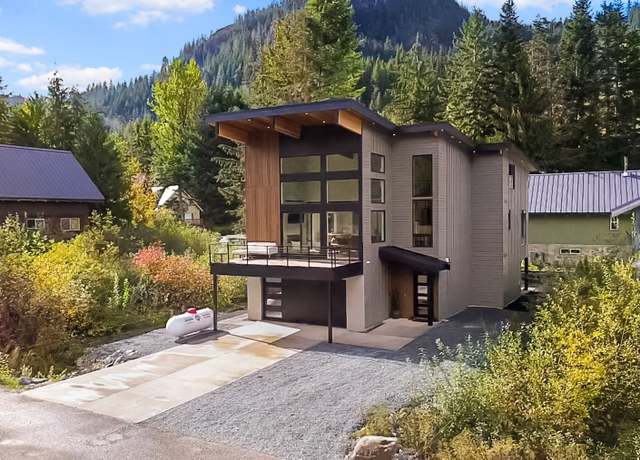 Property at 811 E Hyak Dr, Snoqualmie Pass, WA 98068, 6 beds, 5.5 baths