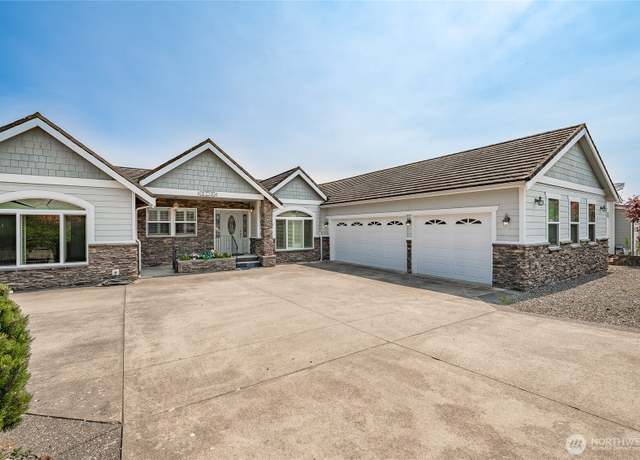 Property at 8118 Comox Rd, Blaine, WA 98230, 5 beds, 3.5 baths