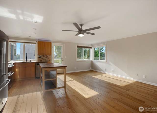 Property at 2400 E Howell St Unit G, Seattle, WA 98122, 2 beds, 1 bath