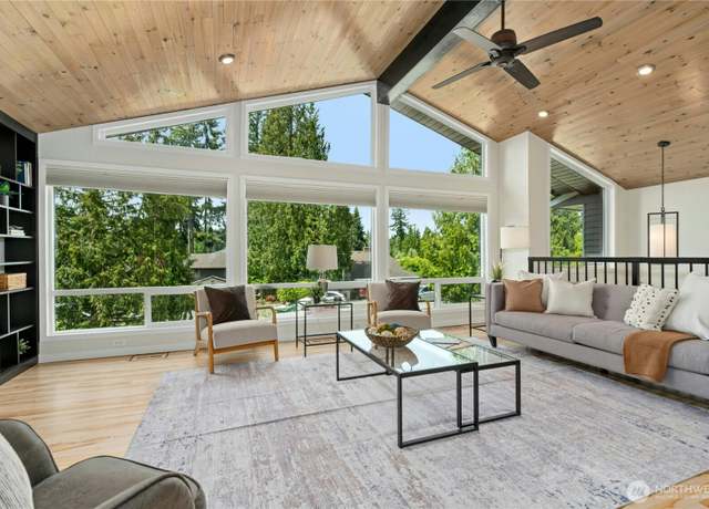 Property at 3324 104th Pl SE, Everett, WA 98208, 5 beds, 2.5 baths
