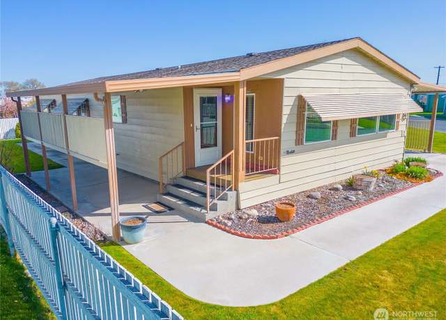 Property at 2240 W Broadway Ave #2, Moses Lake, WA 98837, 2 beds, 2 baths