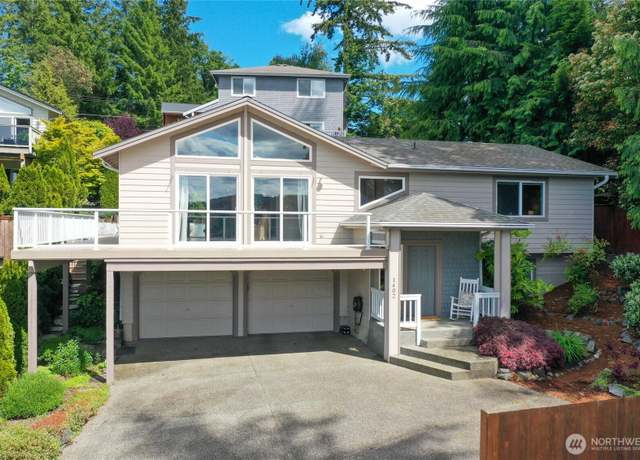 Property at 1402 East Lake Dr, Bremerton, WA 98312, 3 beds, 3 baths