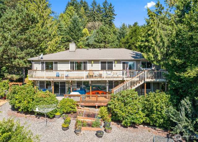 Property at 4801 NW El Camino Blvd, Bremerton, WA 98312, 4 beds, 2.5 baths