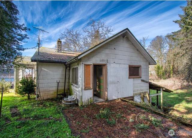 Property at 390 Juniper St, Kalama, WA 98625, 4 beds, 2 baths