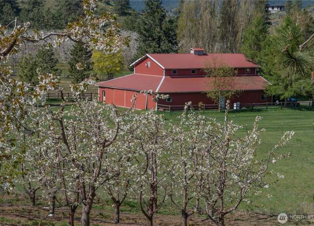 Property at 712 Moonlit Ln, Wenatchee, WA 98801, 5 beds, 3.5 baths