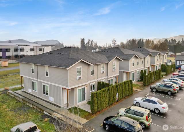 Property at 404 412 Front St, Sumas, WA 98295, 3 beds, 2.5 baths