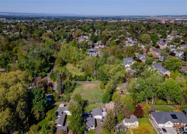 Property at 1031 Woodlawn St, Walla Walla, WA 99362