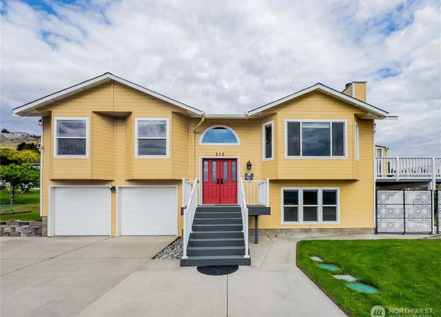 Property at 210 25th St NE, East Wenatchee, WA 98802, 4 beds, 3 baths