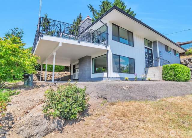 Property at 21027 7th Pl S, Des Moines, WA 98198, 3 beds, 2.5 baths