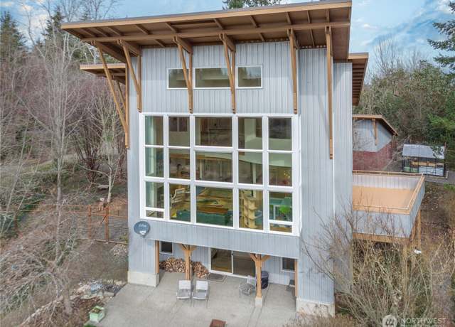 Property at 1221 Woodland Dr, Port Townsend, WA 98368, 3 beds, 3 baths