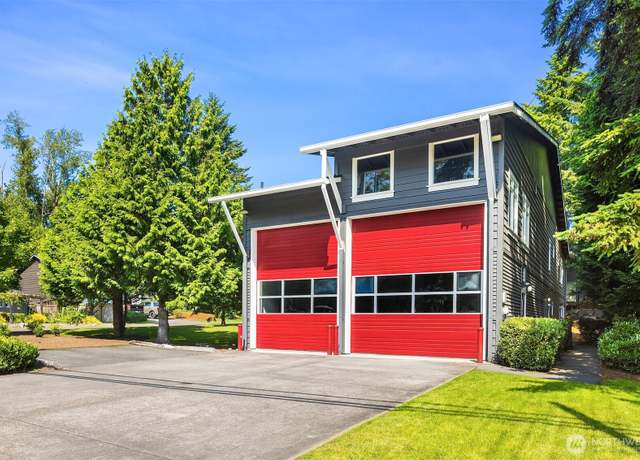 Property at 8411 NE 141st St, Kirkland, WA 98034, 4 beds, 2.5 baths