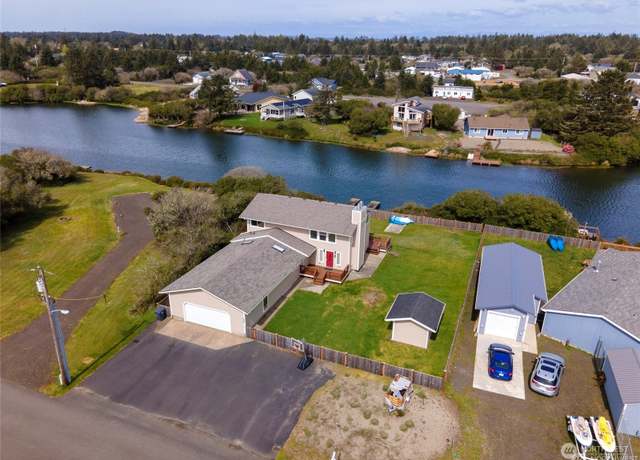 Property at 156 Sea Breeze Loop SE, Ocean Shores, WA 98569, 4 beds, 3 baths