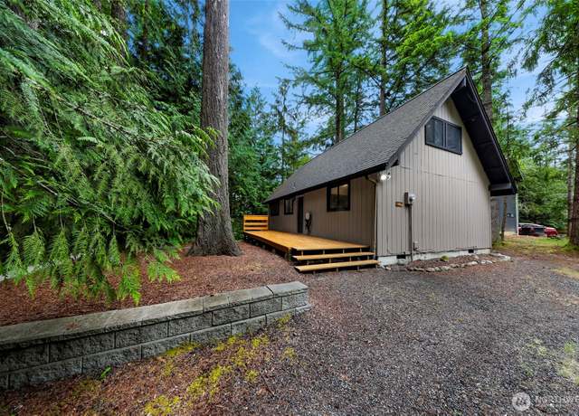 Property at 33 N Summit Dr, Bellingham, WA 98229, 3 beds, 1.5 baths