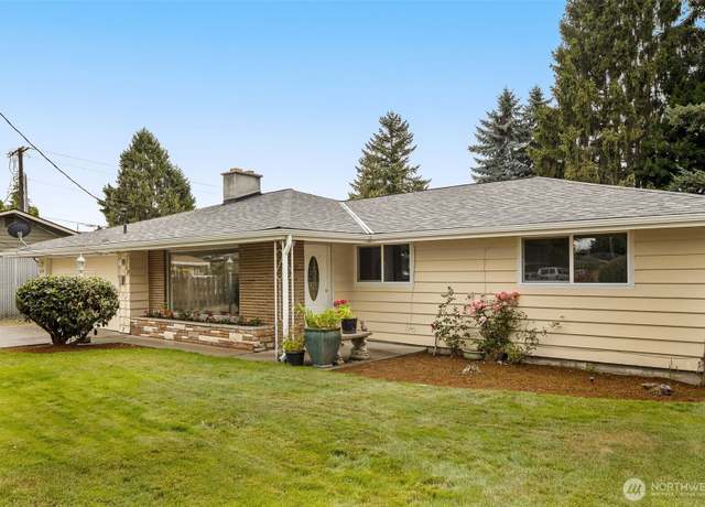 Property at 2215 D St SE, Auburn, WA 98002, 3 beds, 2 baths