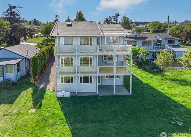 Property at 312 Cleveland St, Port Townsend, WA 98368, 4 beds, 3.5 baths