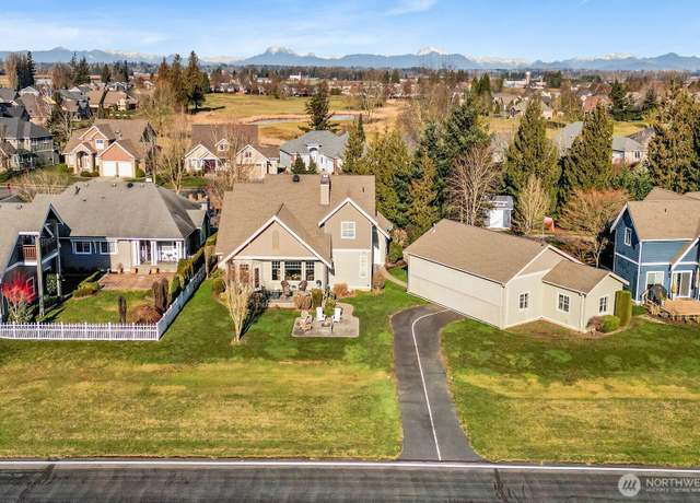 Property at 785 Sunrise Dr, Lynden, WA 98264, 3 beds, 2.5 baths