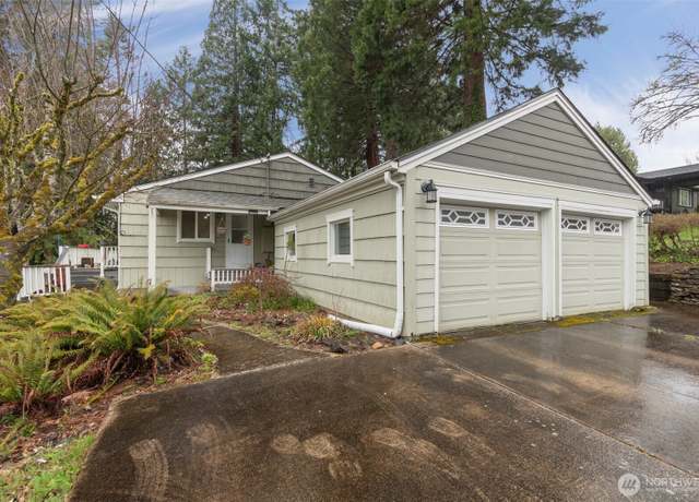 Property at 111 N Crescent Dr, Kelso, WA 98626, 3 beds, 2.5 baths