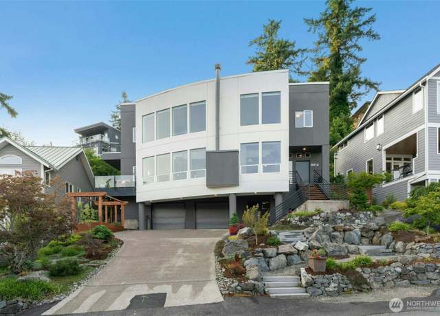 Property at 8812 NE 117th Pl, Kirkland, WA 98034, 4 beds, 2.5 baths
