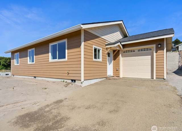 Property at 31904 I St, Ocean Park, WA 98640, 3 beds, 2 baths