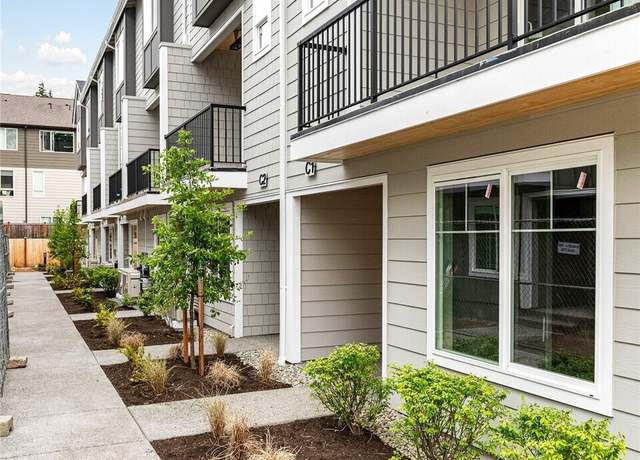 Property at 13730 Manor Way Unit G6, Lynnwood, WA 98087, 3 beds, 3.5 baths
