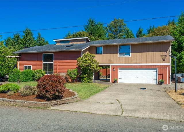 Property at 13305 146th St E, Puyallup, WA 98374, 3 beds, 3 baths