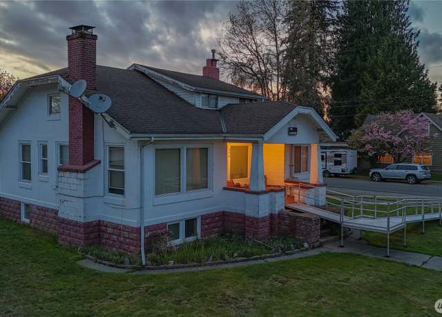 Property at 204 S Madison St, Monroe, WA 98272, 3 beds, 2 baths