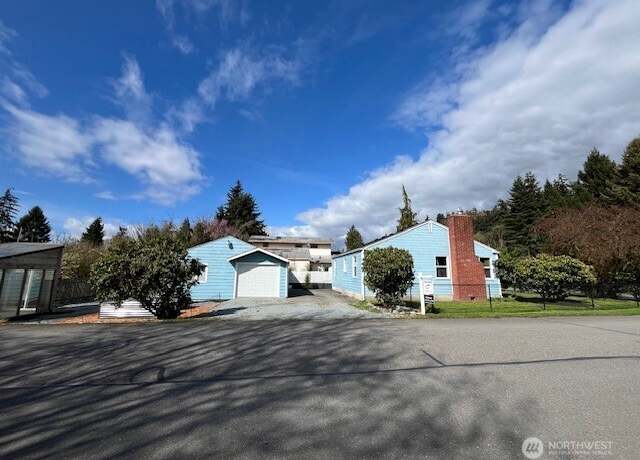 Property at 1629 S 7th St, Mount Vernon, WA 98273, 2 beds, 1 bath