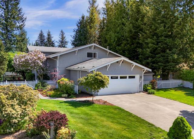Property at 6874 Golf View Dr, Lynden, WA 98264, 3 beds, 3 baths