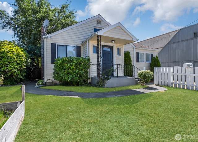 Property at 5503 Milwaukee Ave E, Puyallup, WA 98372, 3 beds, 2 baths