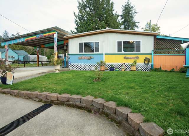 Property at 2618 E 3rd St, Port Orchard, WA 98366, 2 beds, 2 baths