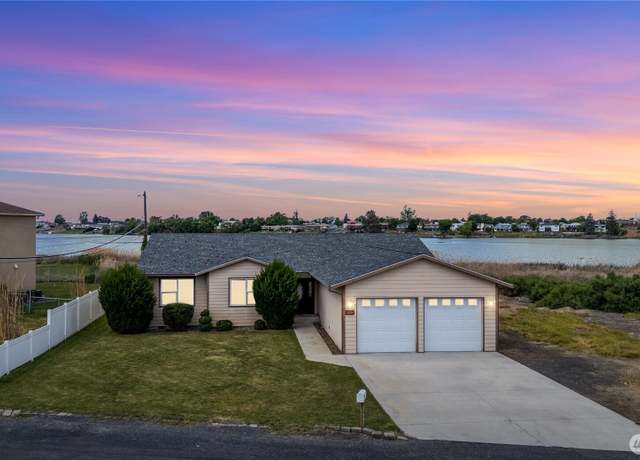 Property at 1102 S Eastlake Dr, Moses Lake, WA 98837, 3 beds, 2.5 baths