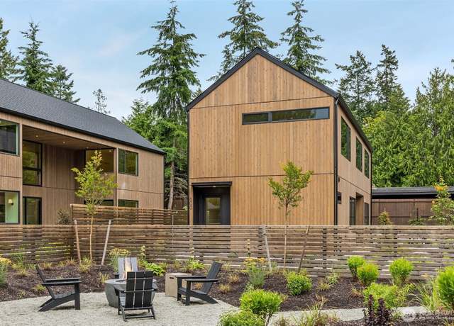 Property at 600 Park Ave NE, Bainbridge Island, WA 98110, 3 beds, 2.5 baths
