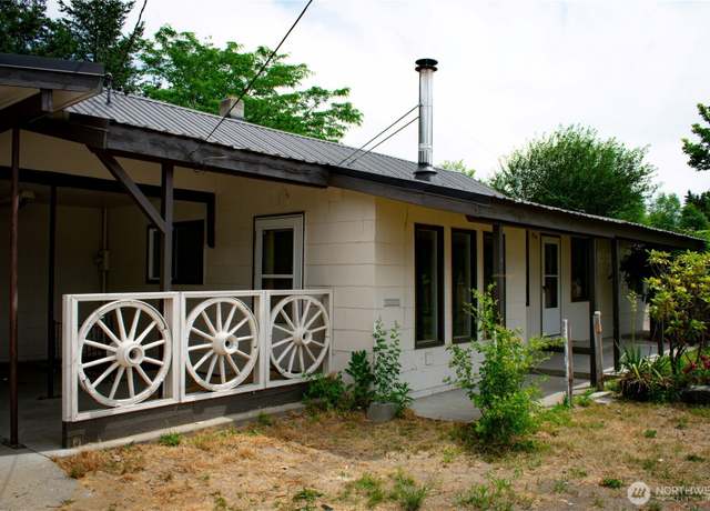 Property at 230 Jonathan St W, Tonasket, WA 98855, 3 beds, 2 baths